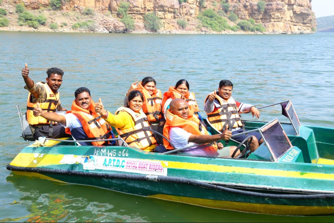 boating in gandikota
